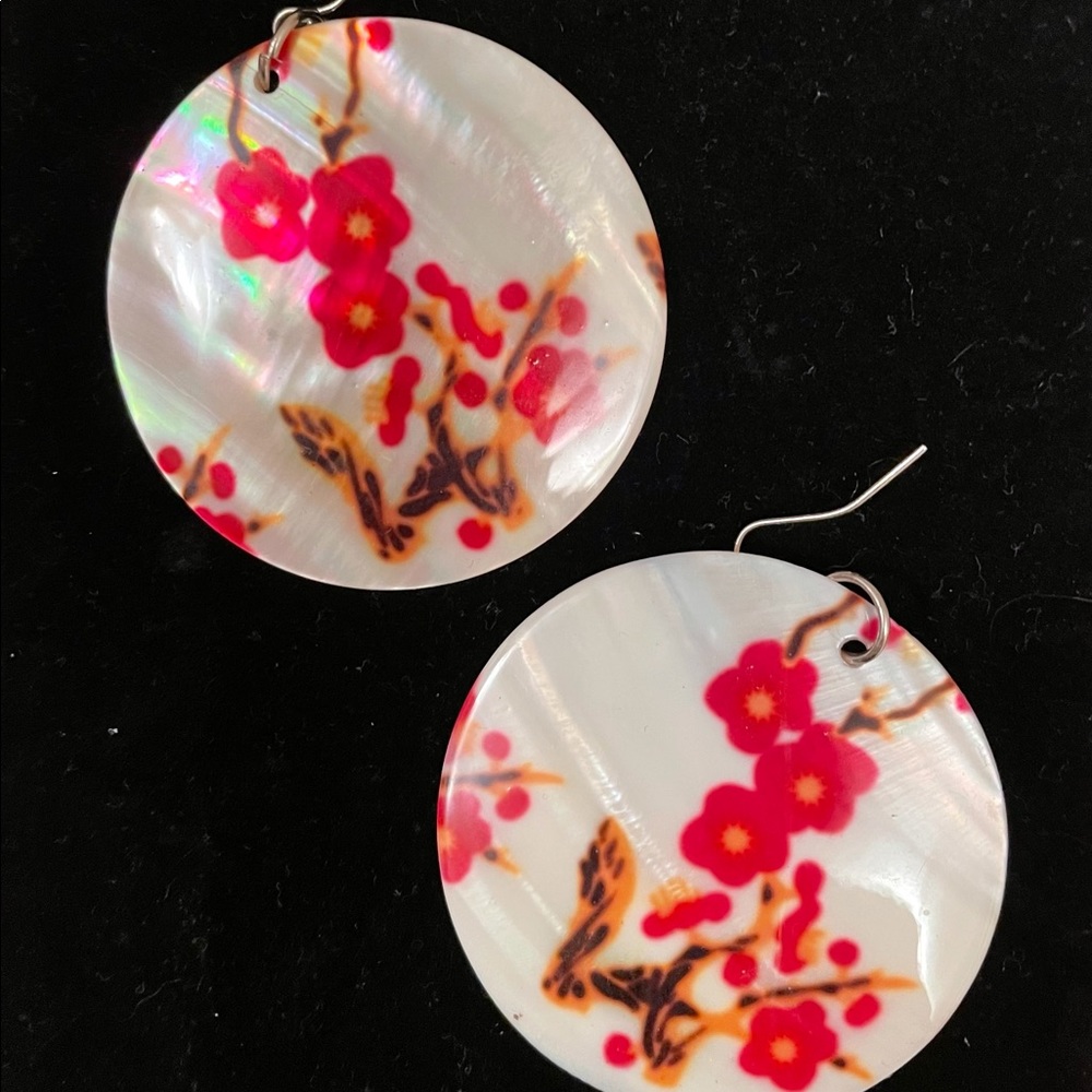 Gorgeous, vintage Mother-of-Pearl Earrings